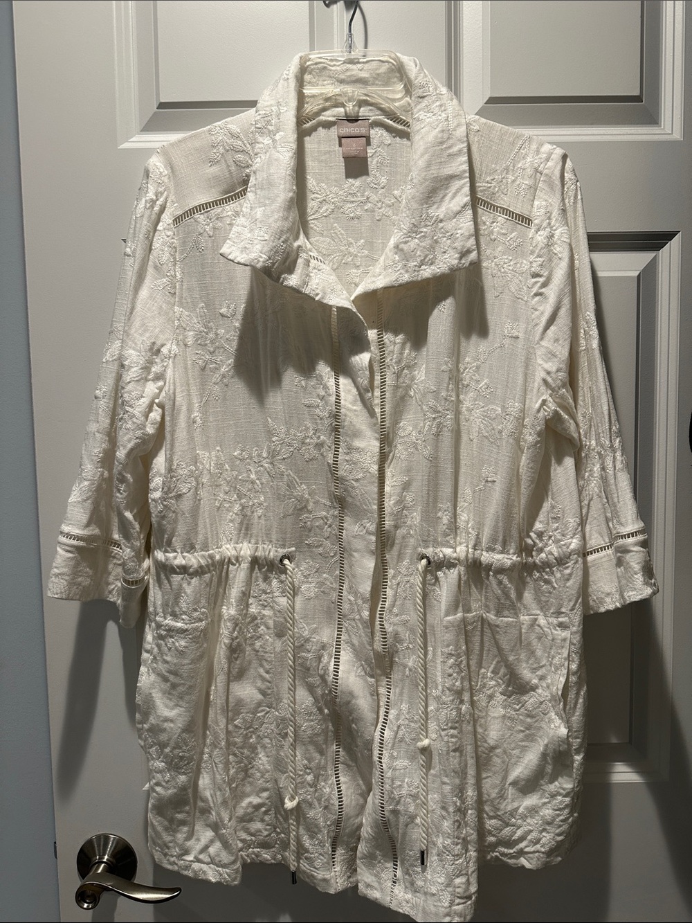 Chico's Ivory Embroidered Lightweight Snap Jacket Sz 3 Cinch Waist Tie Pockets